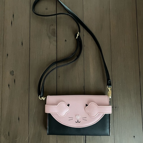Betsey Johnson Pink and Black Peek a Boo Cat Wristlet Crossbody with Cat Mug - Picture 4 of 13